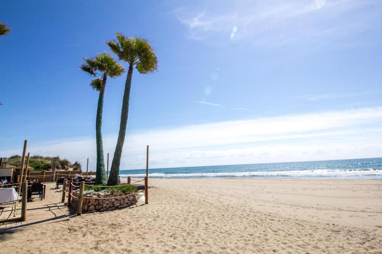 Perfectly Located Beachside Apartment In Elviria 마르베야 외부 사진