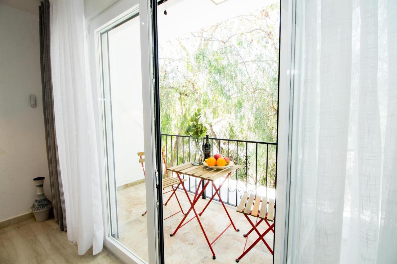 Perfectly Located Beachside Apartment In Elviria 마르베야 외부 사진