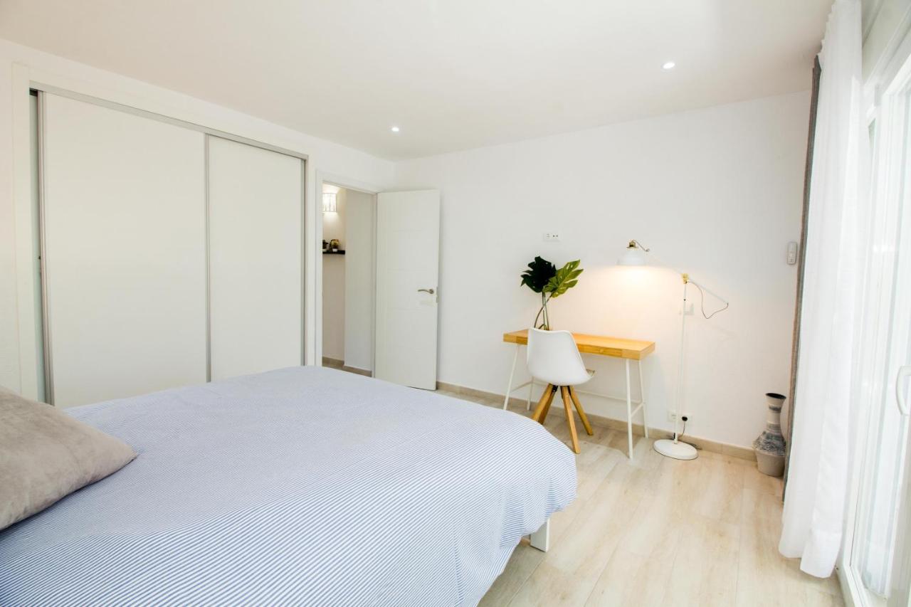 Perfectly Located Beachside Apartment In Elviria 마르베야 외부 사진