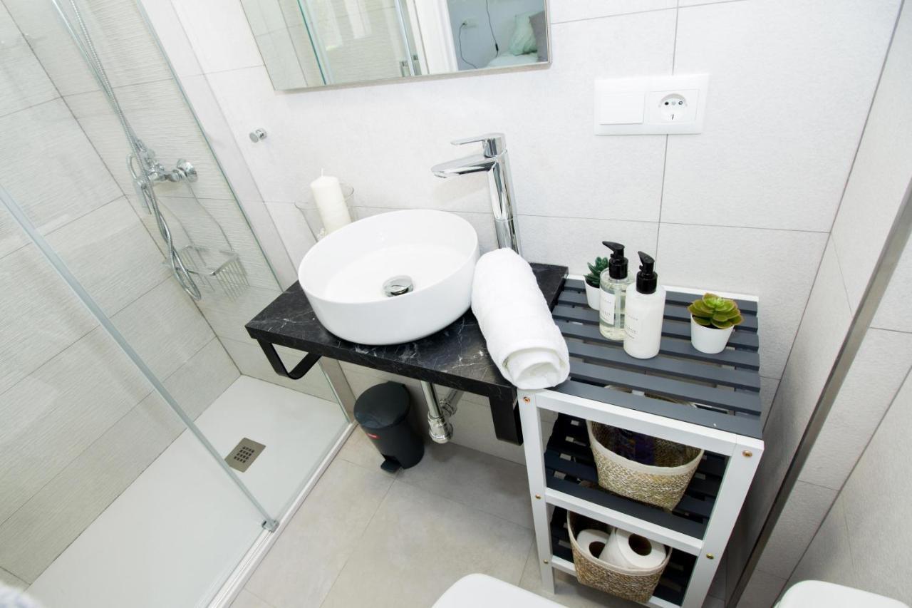 Perfectly Located Beachside Apartment In Elviria 마르베야 외부 사진
