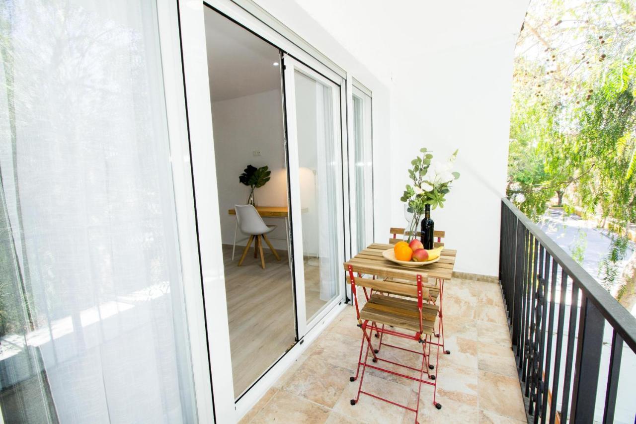 Perfectly Located Beachside Apartment In Elviria 마르베야 외부 사진