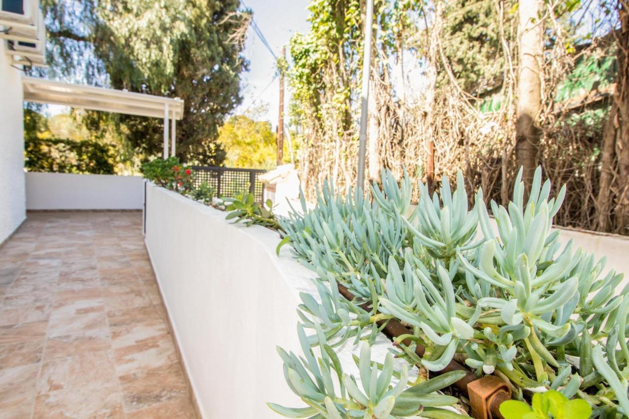 Perfectly Located Beachside Apartment In Elviria 마르베야 외부 사진