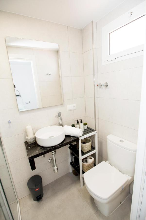 Perfectly Located Beachside Apartment In Elviria 마르베야 외부 사진